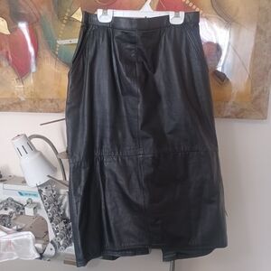 Elegant Black Leather Skirt Size 42
